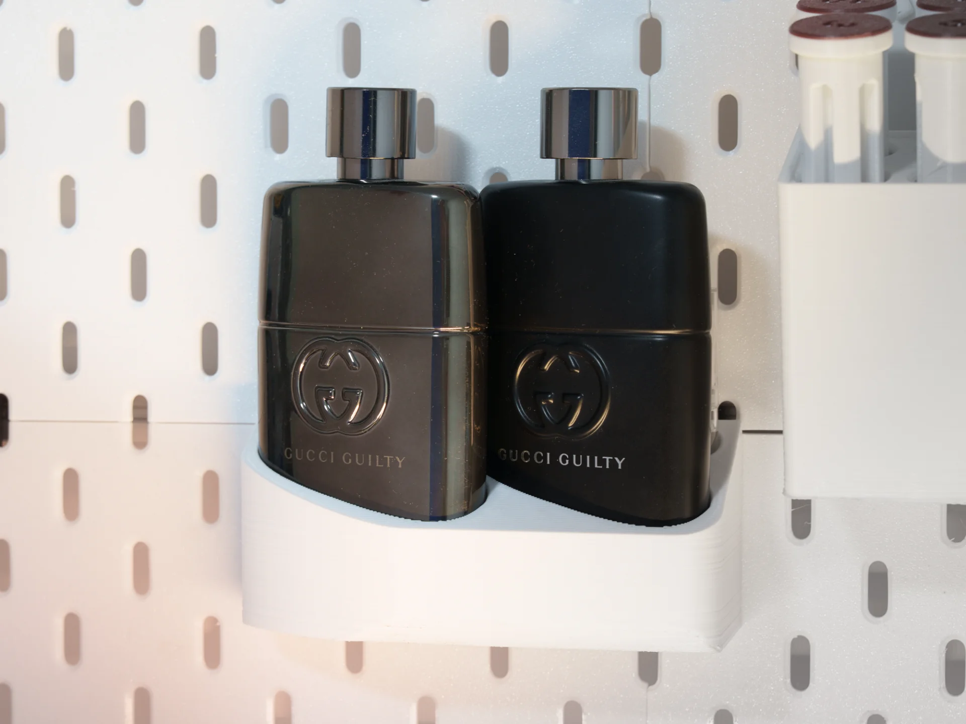Gucci Guilty 罪爱香水 洞洞板展示架